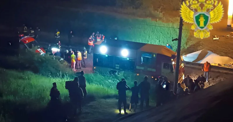 Köprü çöktü, tren raydan çıktı: Ölü ve yaralılar var