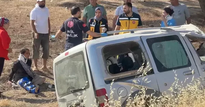 Araç devrildi, Halfeti gezisi kabusa dönüştü: 6 yaralı