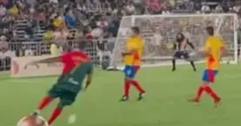 Quaresma dan trivela şov! Efsane kaleciyi çaresiz bıraktı Fanatik Spor Haberleri Video