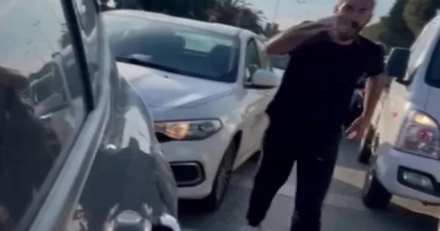 Marmaray daki darp skandalından sonra Maltepe de de aynı manzara: Çocuklarının yanında kadının yüzüne telefonu fırlattı VİDEO İZLE