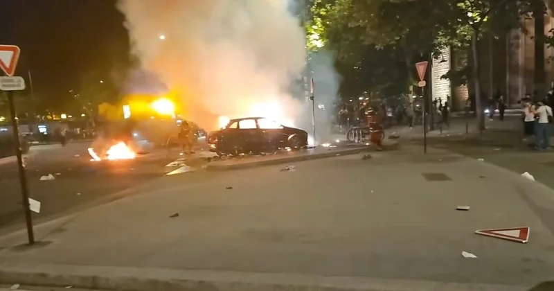Şampiyonluk kutlaması yağmaya dönüştü Sözcü Gazetesi