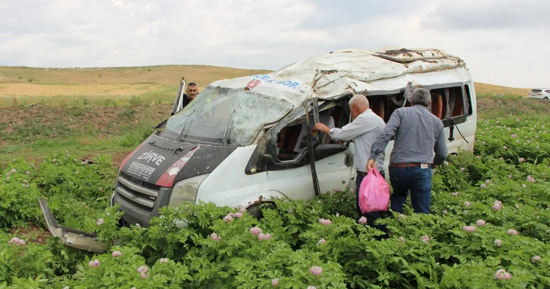 Amasya’da minibüs tarlaya uçtu: 1 ölü, 4 yaralı