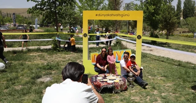 Muradiye Şelalesi önünde Dünya Kahvaltı Günü etkinliği Van Haberleri