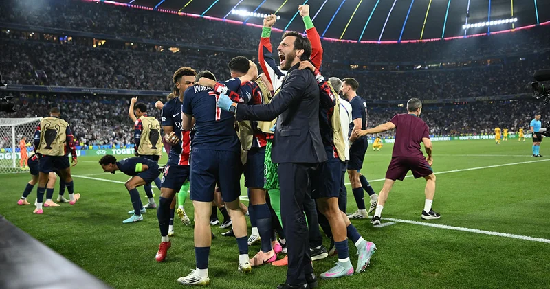 UEFA Şampiyonlar Ligi nde şampiyon PSG: Hakan Çalhanoğlu yıkıldı