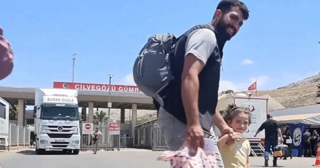 Suriyeliler Kurban Bayramı’nı yıllar sonra ülkelerinde geçirmek için Civegözü’ne akın ettiler VİDEO İZLE