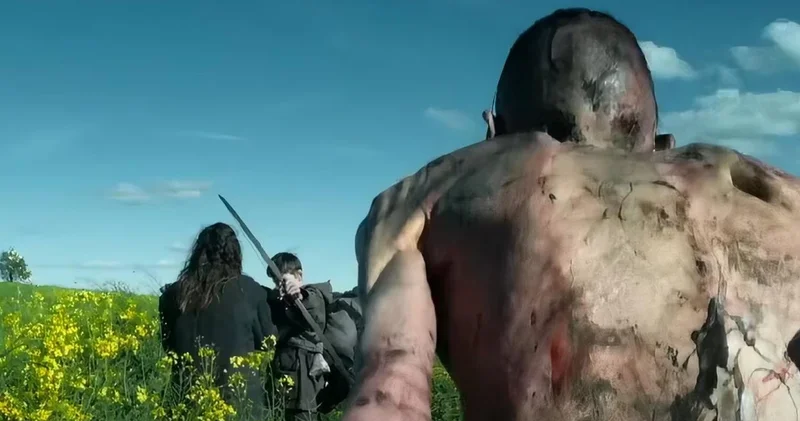 Merakla beklenen zombi filminden ters köşe!