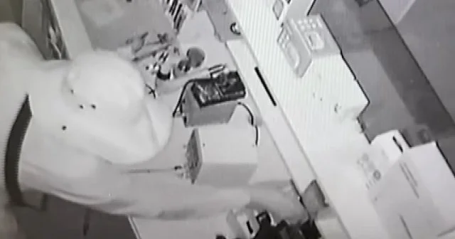 Karaman da kovboy şapkalı hırsızın 13 telefonu çaldığı anlar kameraya yansıdı VİDEO İZLE