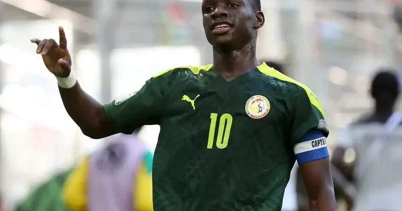 Fenerbahçe den Amara Diouf bombası! Genç yıldız İstanbul a geldi