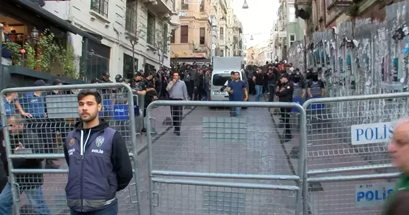 Beyoğlu nda Gezi olaylarının yıl dönümünde izinsiz gösteri; gözaltına alındılar