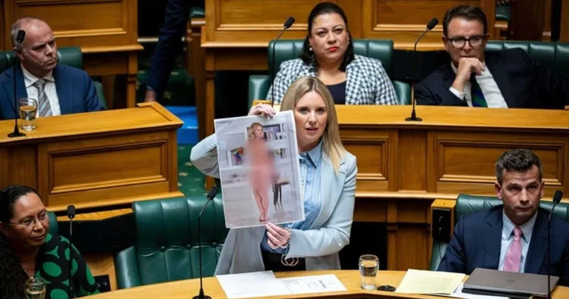 Milletvekil, çıplak fotoğraflarını parlamento kürsüsünde paylaştı Sözcü Gazetesi