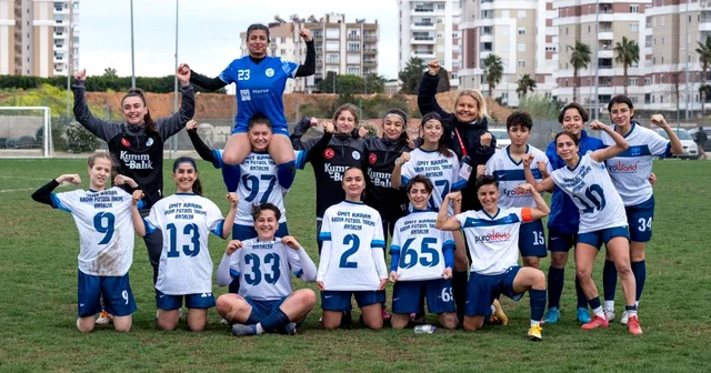 Kadın futbol takımının hem başkanı hem antrenörü hem malzemecisi Antalya Haberleri