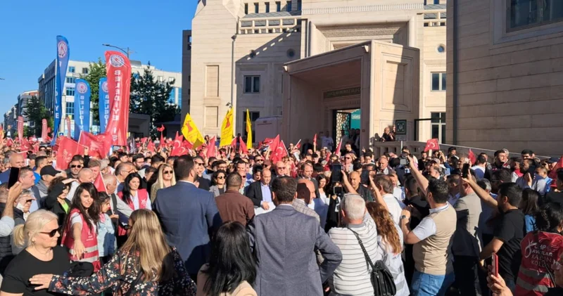 Avcılar halkı gözaltındaki Belediye Başkanı için yürüdü