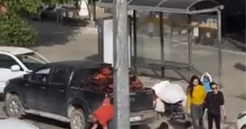 Çilekler yola saçıldı, vatandaşlar bakın ne yaptı