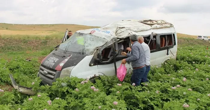 Amasya’da yolcu minibüsü takla attı! 1 kişi hayatını kaybetti, 4 kişi yaralandı