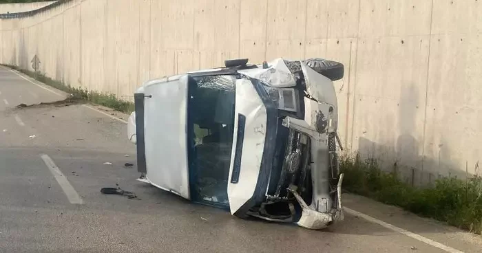 Tokat ta taziyeye gidenleri taşıyan minibüs devrildi! 10 kişi yaralandı
