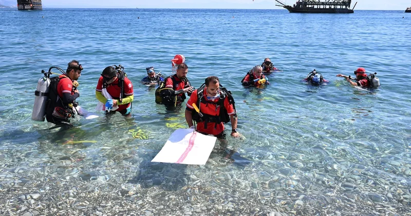 Kemer de deniz dibi ve sahil temizliği etkinliği