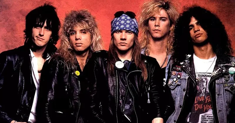 İstanbul da konser verecekler: Guns N Roses dan Ahmet Minguzzi paylaşımı!