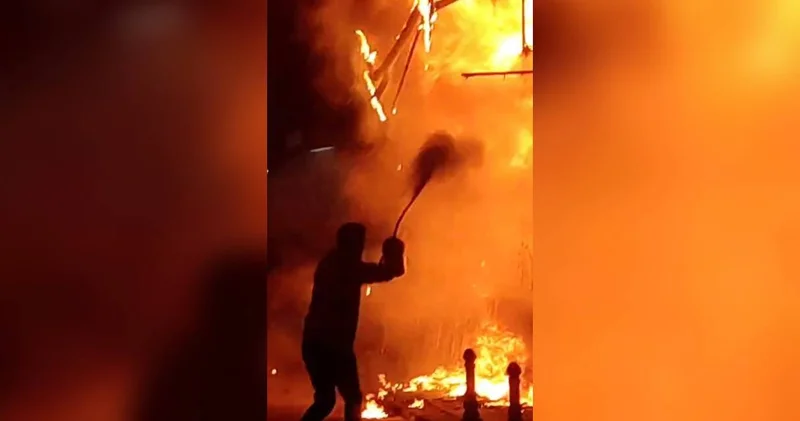 Kadıköy de iş yeri alev topuna döndü