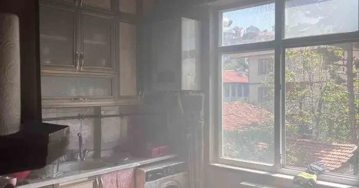 Mutfakta çıkan yangın evi küle çeviriyordu