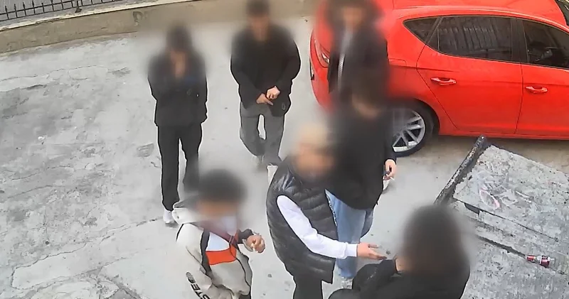 Kolyesini gasp etmişti, silah teşhirinden tutuklandı