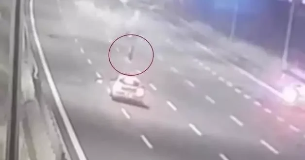 Taklalar atan araçtan sağ salim kurtuldu!İşte o mucize kurtuluş