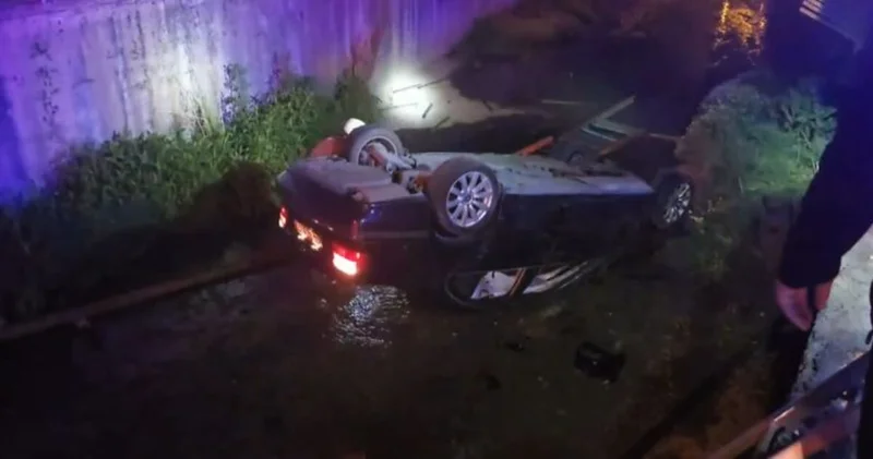 Beykoz da otomobil dereye uçtu; sürücü kaçtı, yaralıyı itfaiye kurtardı Güncel haberler Son dakika haberleri