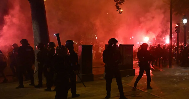 PSG nin şampiyonluğunun ardından Paris sokakları karıştı: 81 kişi gözaltına alındı Dış Haberler