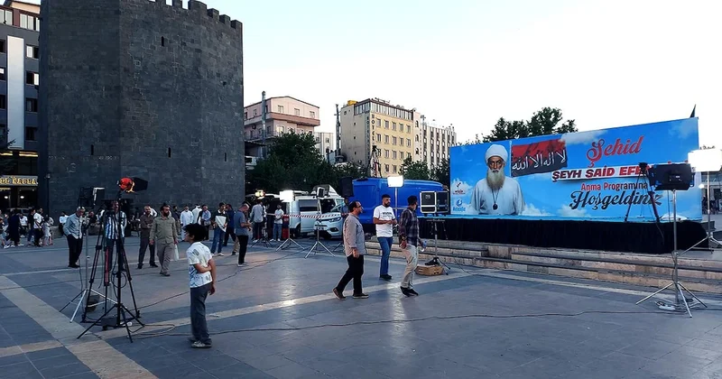 ‘Cumhuriyet düşmanı’nı asıldığı meydanda andılar Sözcü Gazetesi