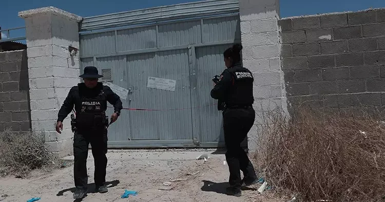 Meksika da kan donduran görüntüler! 400 e yakın ceset çıkarıldı
