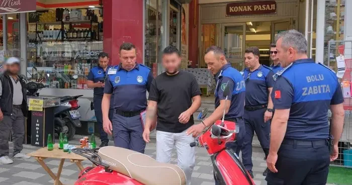 Bolu da zabıtalar kaldırım işgaline müdahale etti