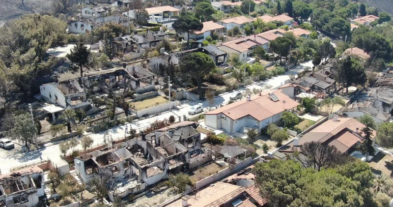 İzmir de acı manzara! Yangında 85 ev küle döndü