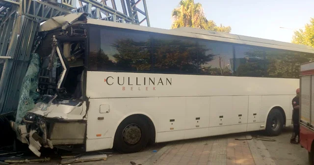 Antalya da zincirleme kaza: 26 yaralı Antalya Haberleri