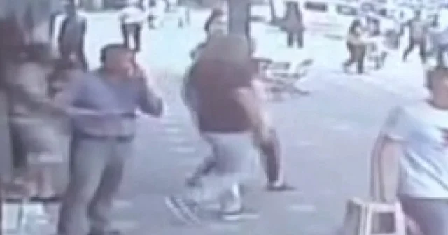 Bursa’da hissedilen deprem: Gemlik merkezli depremde mağazalardan böyle kaçtılar: Deprem paniği kamerada VİDEO İZLE