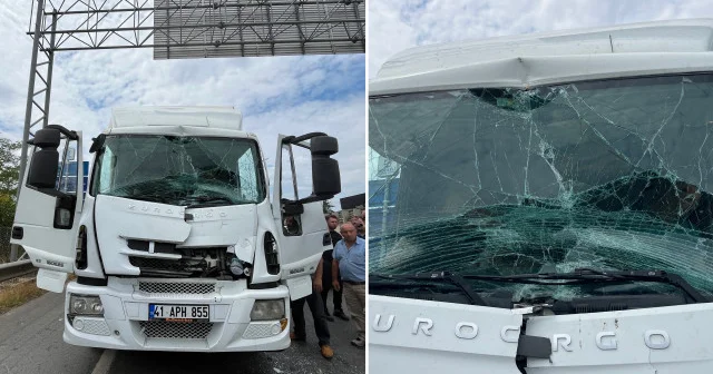 Kocaeli de kamyon ve tır çarpıştı: Tırın sürücüsü yaralı olarak kurtulurken kamyon şoförü kaçtı Kocaeli Haberleri