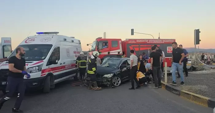 Gaziantep te feci kaza! Nişanlı çift yaralandı