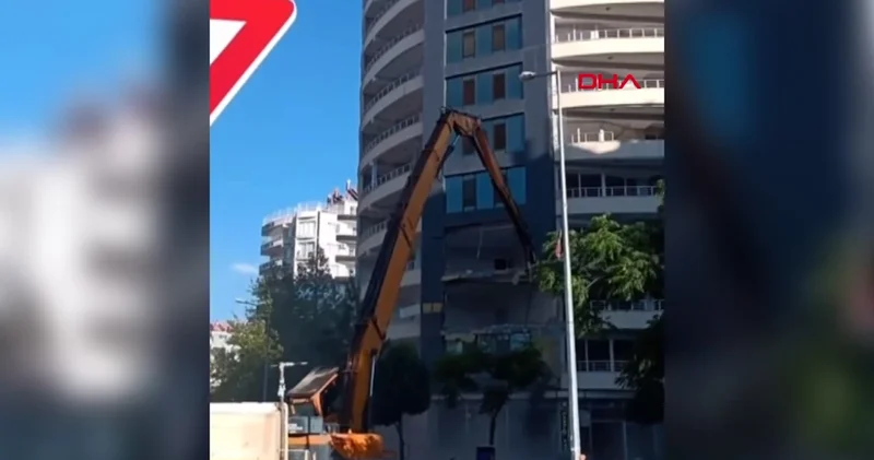 Diyarbakır’da ağır hasarlı binanın yıkımı gerçekleşti
