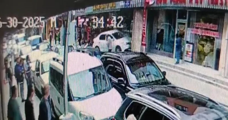 Alkollü sürücü az kalsın faciaya neden olacaktı! İki çocuğun ölümden kıl payı kurtulduğu kaza kamerada Son dakika haberleri