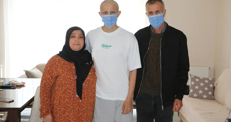 5 yılda 3’üncü kez lösemiye yakalanan Kadir, hastalığı yenecek ve üniversiteye devam edecek