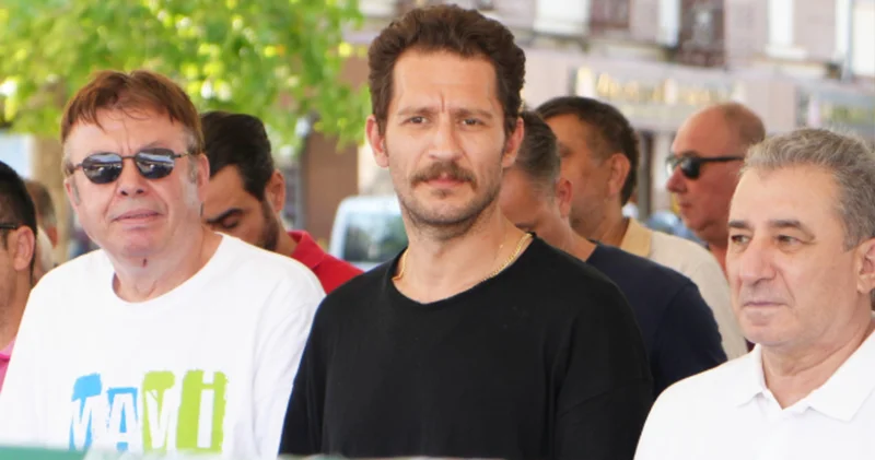 Uraz Kaygılaroğlu, dedesini son yolculuğuna uğurladı Magazin haberleri