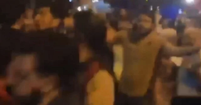 Leman dergisini protesto edenlere bira şişeleriyle saldırdılar VİDEO İZLE
