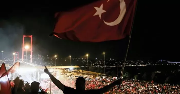 15 Temmuz Demokrasi ve Milli Birlik Günü resmi tatil mi? 15 Temmuz tatil mi? 15 Temmuz da açık ve kapalı olan yerler...