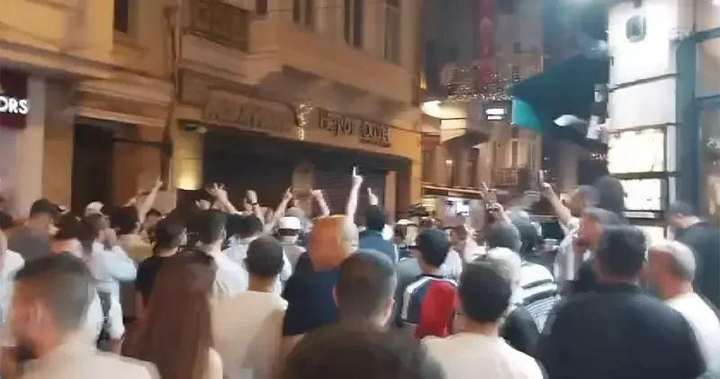 Leman dergisi önünde protesto yapıldı