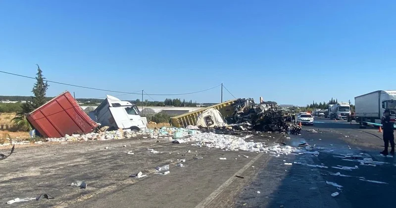 Antalya da iki tır çarpıştı: Ölü ve yaralı var