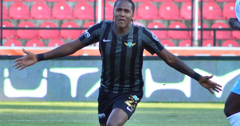Akhisarspor ve Denizlispor amatöre düştü, Hugo Rodallega hala sahada