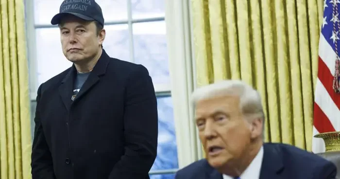 İkili arasında sular durulmuyor! Trump tan Elon Musk a sınır dışı sorularına olay yanıt
