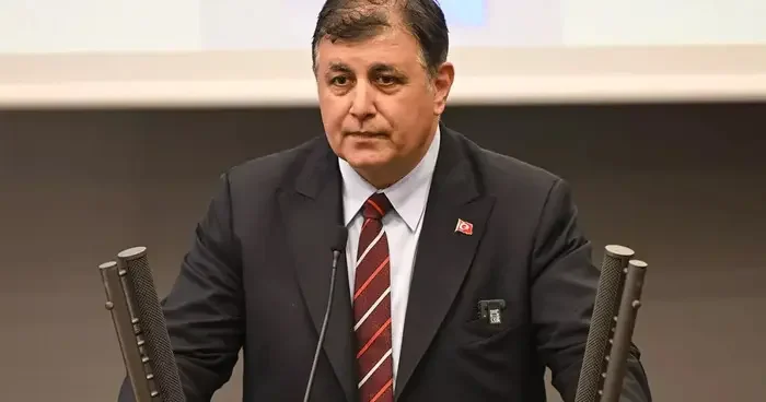 İzmir Büyükşehir Belediyesi ne yapılan operasyonda CHP liler CHP lileri şikayet etti iddiası gündem olmuştu! Cemil Tugay dan yalanlama geldi: Hiçbir suç duyurusunda bulunmadık