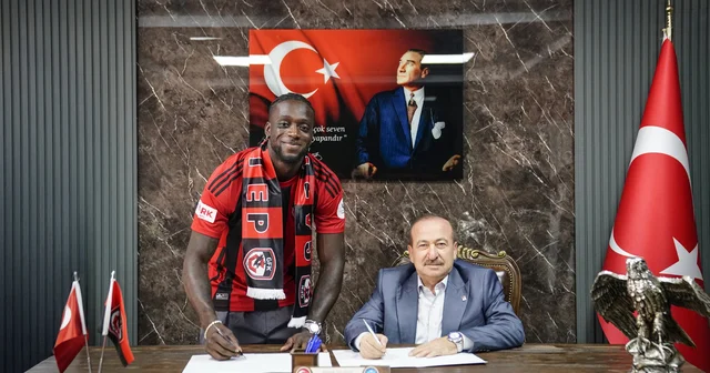 Gaziantep FK, Surinamlı savunma oyuncusu Myenty Abena yı renklerine bağladı Gaziantep Haberleri