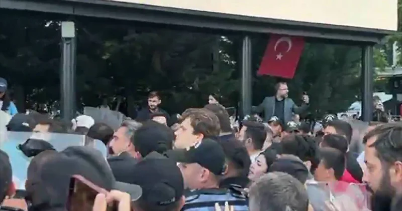 CHP Ankara Gençlik Kolları nın yürüyüşüne Güvenpark ta polis müdahalesi