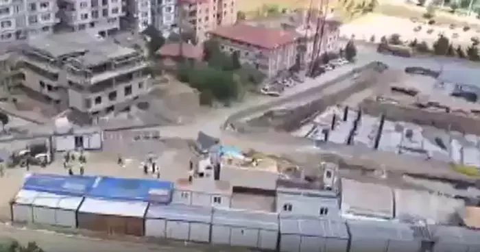 Ankara da şantiyede vincin kopan kancası işçinin üzerine düştü