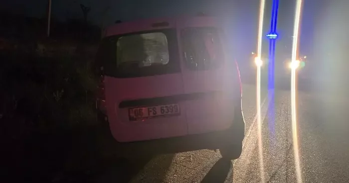 Ankara da kontrolden çıkan araç takla attı: 3 yaralı